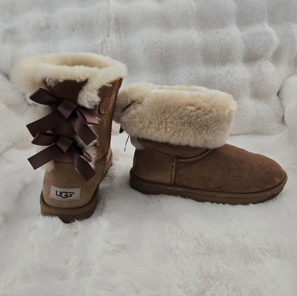 UGG Bailey II Shearling Boot - Picture 5 of 9